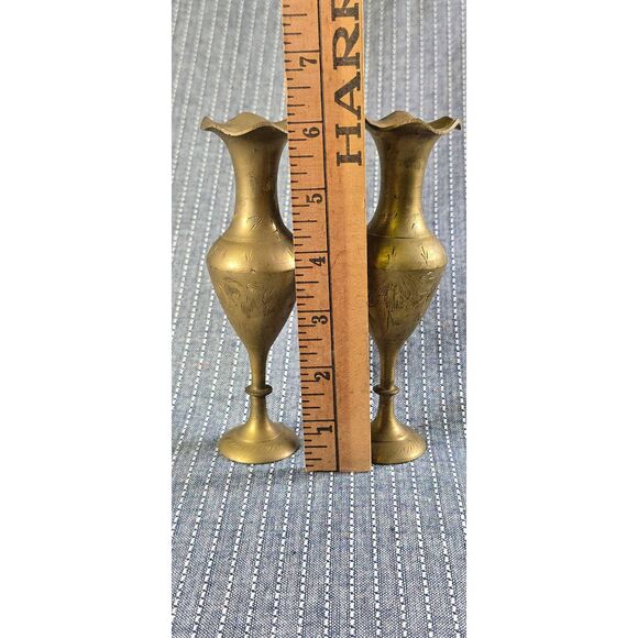 Two Vintage Brass Vases with etched floral and foliage patterns - Picture 7 of 7